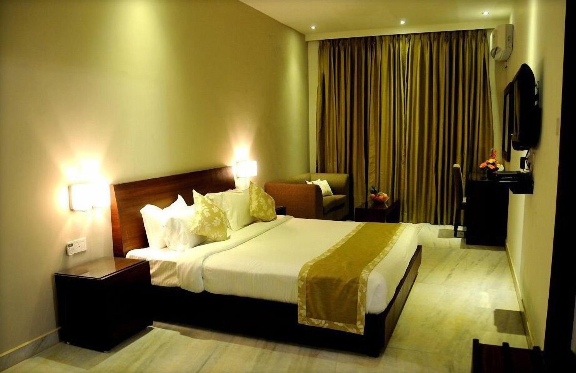 Sukhmantra Resort & Spa Candolim Exterior photo